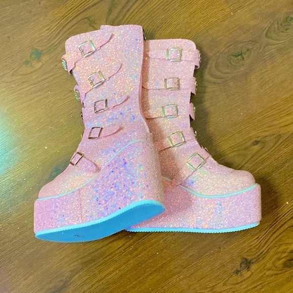 ππ Glitter Heart & Buckle Platform Wedge Boots ππ NWT - Picture 10 of 13